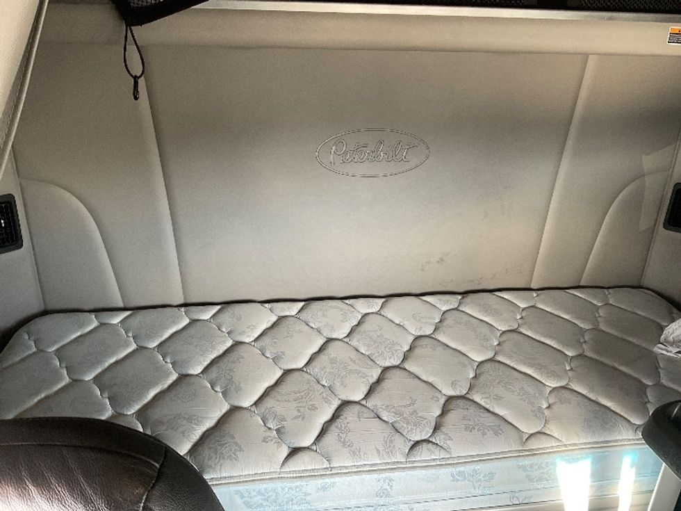 Sleeper Tractor-Heavy Duty Tractors-Peterbilt-2020-579-Mount Pleasant-PA-217,023\n\t\tmiles-$ 64,250 - Image 16