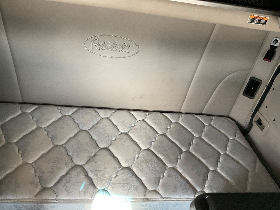 Sleeper Tractor-Heavy Duty Tractors-Peterbilt-2020-579-Mount Pleasant-PA-217,023\n\t\tmiles-$ 64,250 - Image 17