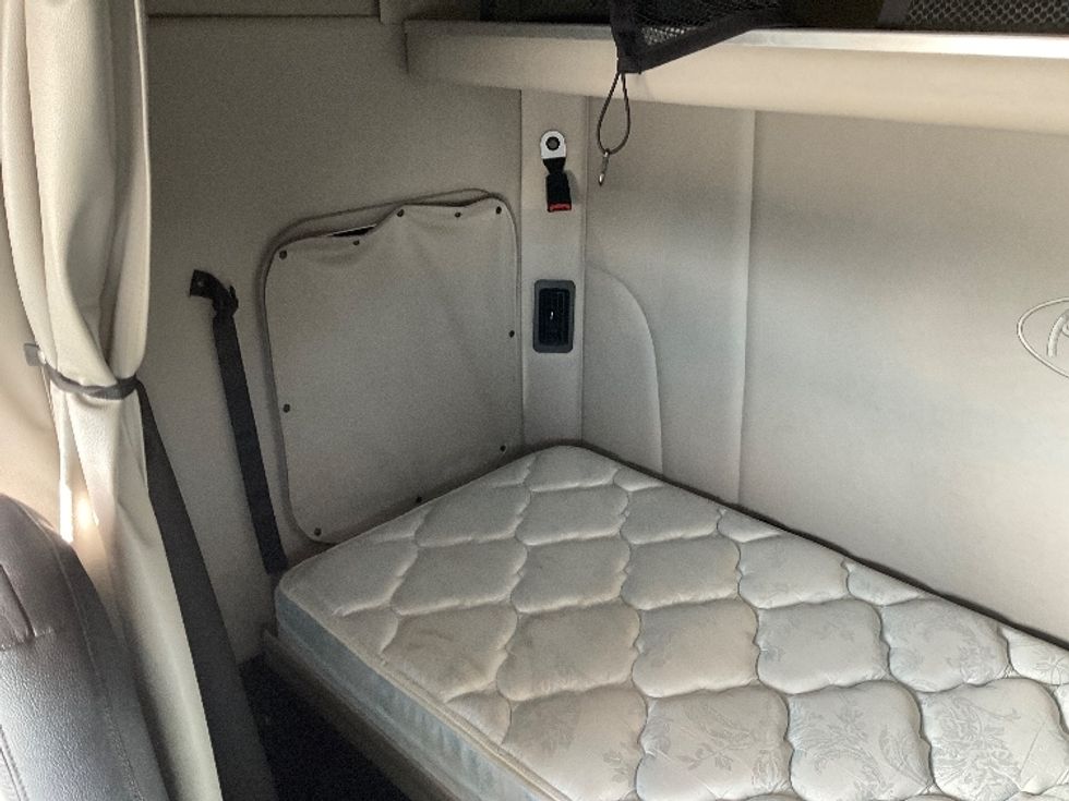 Sleeper Tractor-Heavy Duty Tractors-Peterbilt-2020-579-Mount Pleasant-PA-217,023\n\t\tmiles-$ 64,250 - Image 19