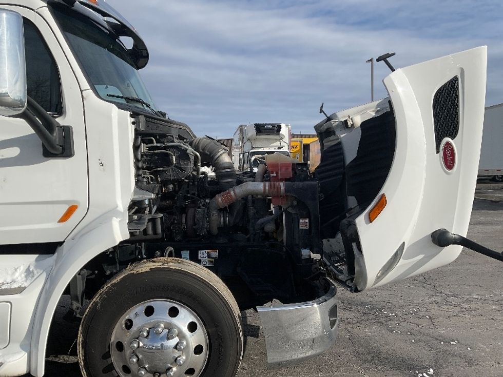 Sleeper Tractor-Heavy Duty Tractors-Peterbilt-2020-579-Mount Pleasant-PA-217,023\n\t\tmiles-$ 64,250 - Image 20