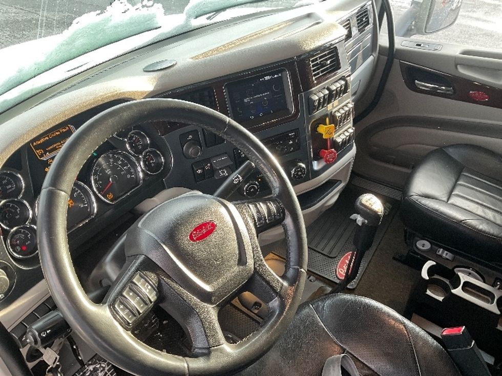 Sleeper Tractor-Heavy Duty Tractors-Peterbilt-2020-579-Mount Pleasant-PA-250,292\n\t\tmiles-$ 62,750 - Image 10