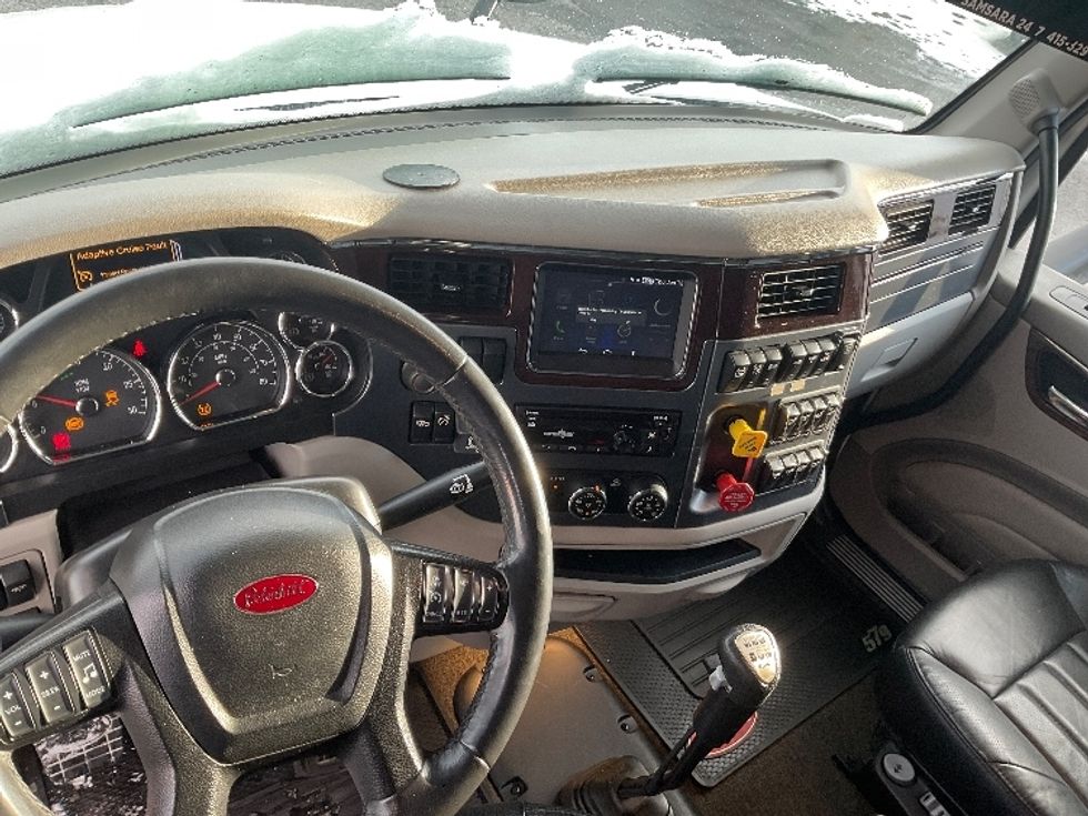 Sleeper Tractor-Heavy Duty Tractors-Peterbilt-2020-579-Mount Pleasant-PA-250,292\n\t\tmiles-$ 62,750 - Image 11