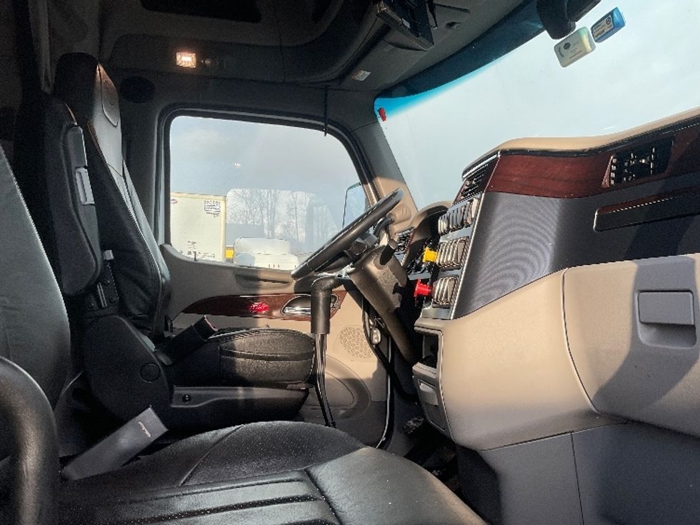 Sleeper Tractor-Heavy Duty Tractors-Peterbilt-2020-579-Mount Pleasant-PA-250,292\n\t\tmiles-$ 62,750 - Image 15