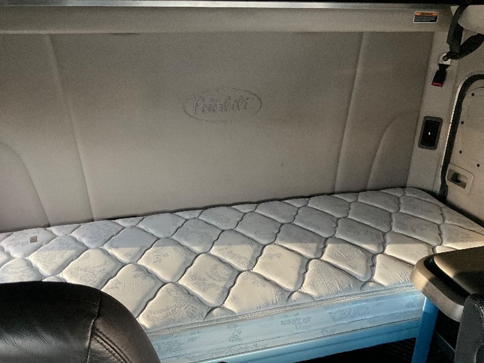 Sleeper Tractor-Heavy Duty Tractors-Peterbilt-2020-579-Mount Pleasant-PA-250,292\n\t\tmiles-$ 62,750 - Image 16