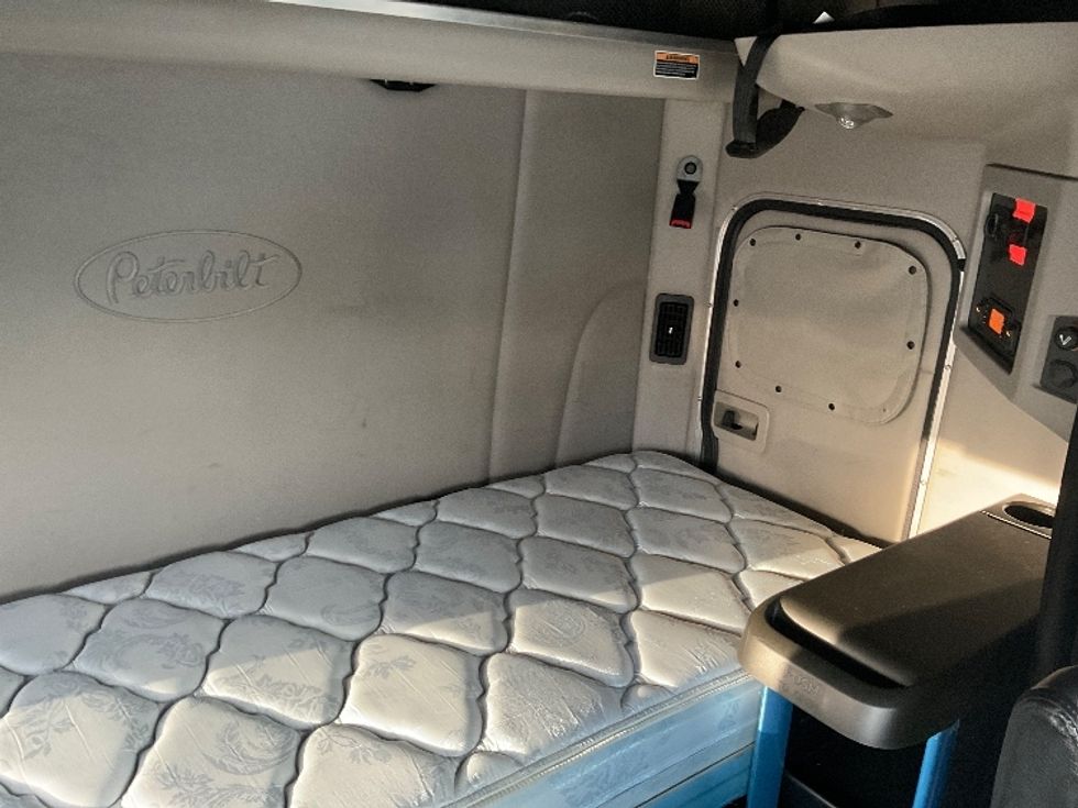 Sleeper Tractor-Heavy Duty Tractors-Peterbilt-2020-579-Mount Pleasant-PA-250,292\n\t\tmiles-$ 62,750 - Image 17