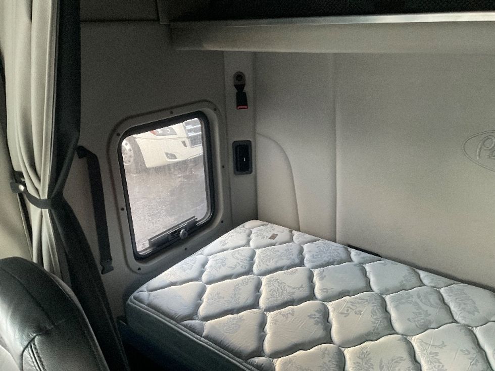 Sleeper Tractor-Heavy Duty Tractors-Peterbilt-2020-579-Mount Pleasant-PA-250,292\n\t\tmiles-$ 62,750 - Image 19