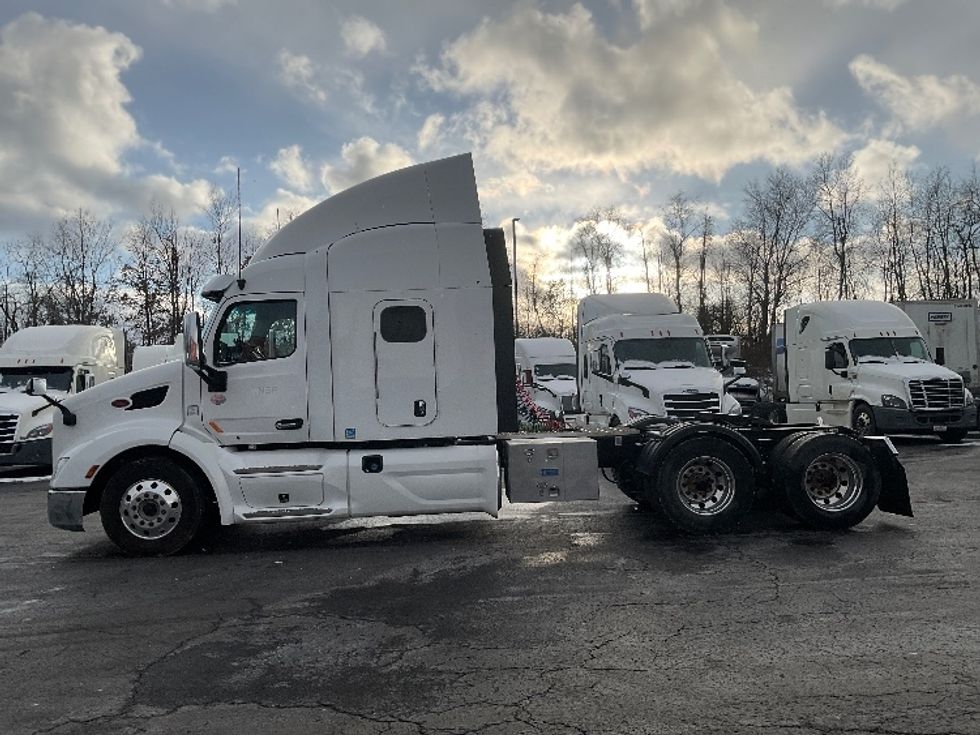 Sleeper Tractor-Heavy Duty Tractors-Peterbilt-2020-579-Mount Pleasant-PA-250,292\n\t\tmiles-$ 62,750 - Image 4