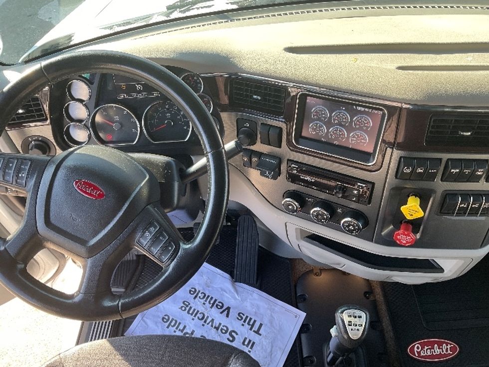 Sleeper Tractor-Heavy Duty Tractors-Peterbilt-2020-579-Nashville (Mount Juliet)-TN-150,504\n\t\tmiles-$ 80,750 - Image 11