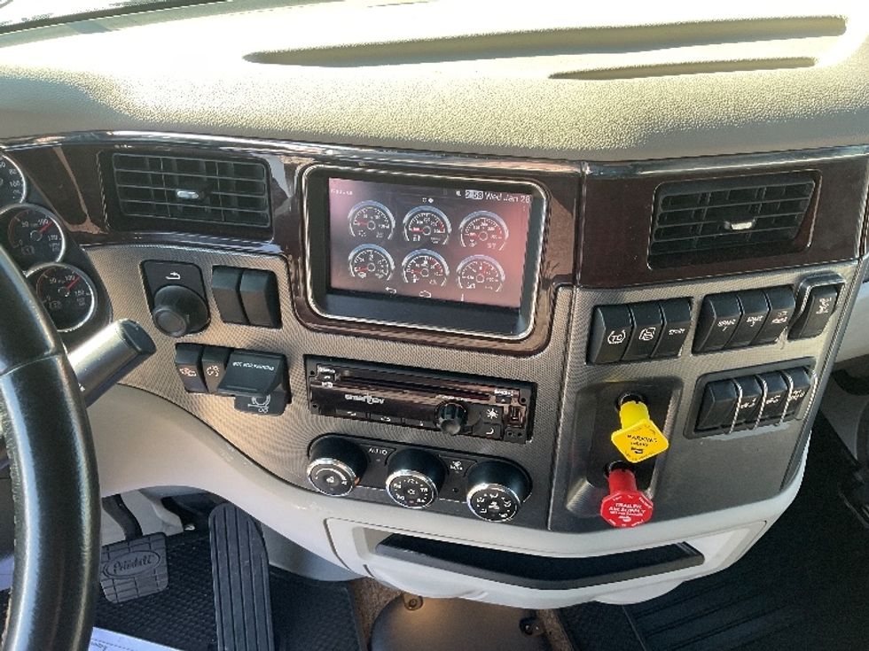 Sleeper Tractor-Heavy Duty Tractors-Peterbilt-2020-579-Nashville (Mount Juliet)-TN-150,504\n\t\tmiles-$ 80,750 - Image 12