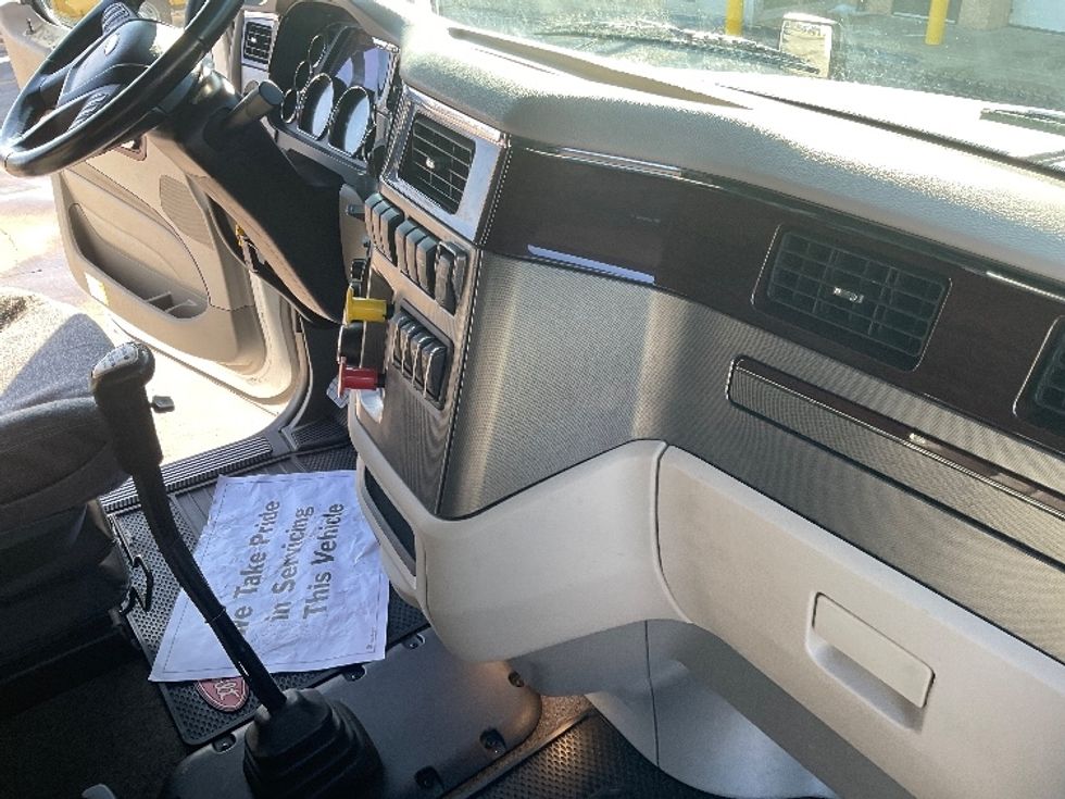 Sleeper Tractor-Heavy Duty Tractors-Peterbilt-2020-579-Nashville (Mount Juliet)-TN-150,504\n\t\tmiles-$ 80,750 - Image 15