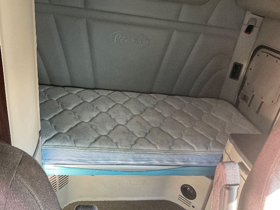 Sleeper Tractor-Heavy Duty Tractors-Peterbilt-2020-579-Nashville (Mount Juliet)-TN-150,504\n\t\tmiles-$ 80,750 - Image 16