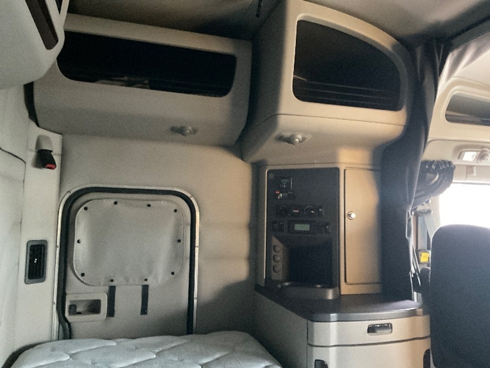 Sleeper Tractor-Heavy Duty Tractors-Peterbilt-2020-579-Nashville (Mount Juliet)-TN-150,504\n\t\tmiles-$ 80,750 - Image 18