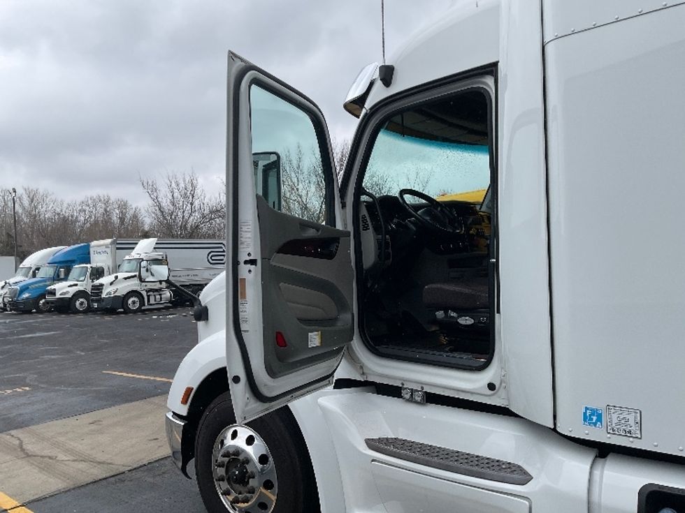 Sleeper Tractor-Heavy Duty Tractors-Peterbilt-2020-579-Nashville (Mount Juliet)-TN-150,504\n\t\tmiles-$ 80,750 - Image 9