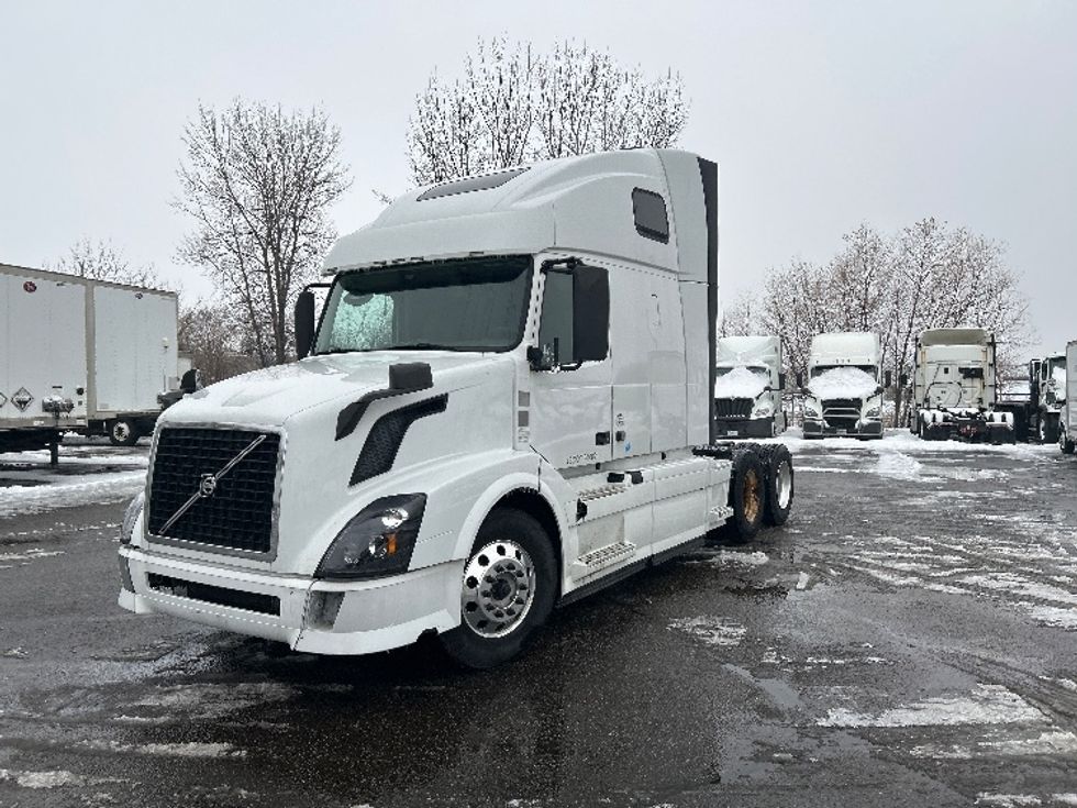 Sleeper Tractor-Heavy Duty Tractors-Volvo-2015-VNL64T670-Roseville-MN-867,901\n\t\tmiles-$ 12,500 - Image 3