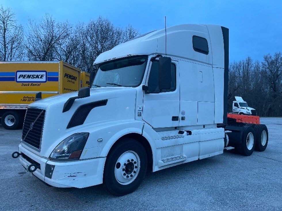 2016 Volvo VNL64T670 Sleeper Tractor
