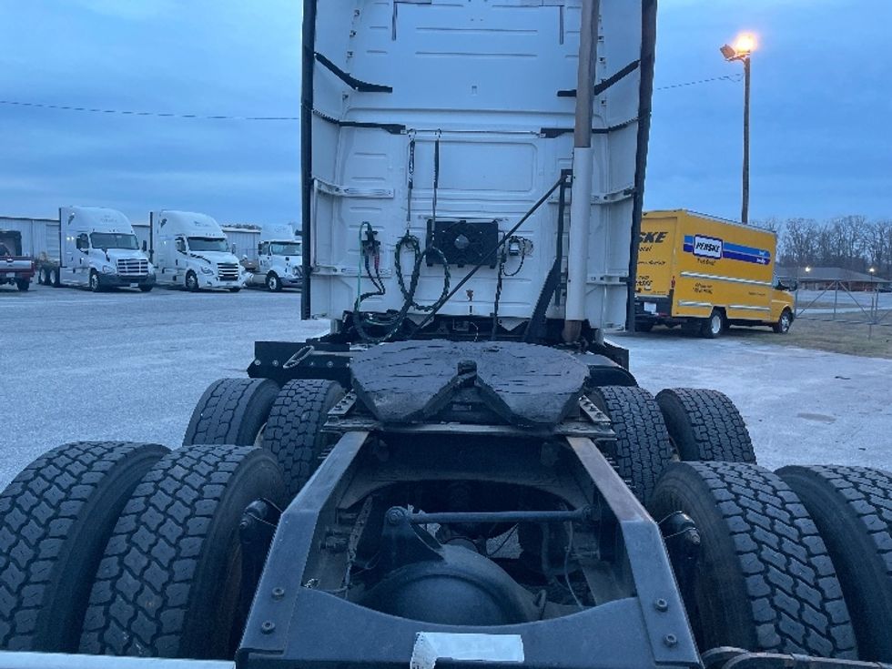 2016 Volvo VNL64T670 Sleeper Tractor