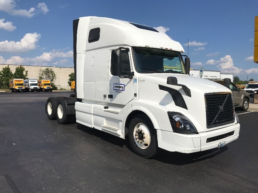 Sleeper Tractor-Heavy Duty Tractors-Volvo-2016-VNL64T670-Jessup-MD-686,694 miles-$ 59,750
