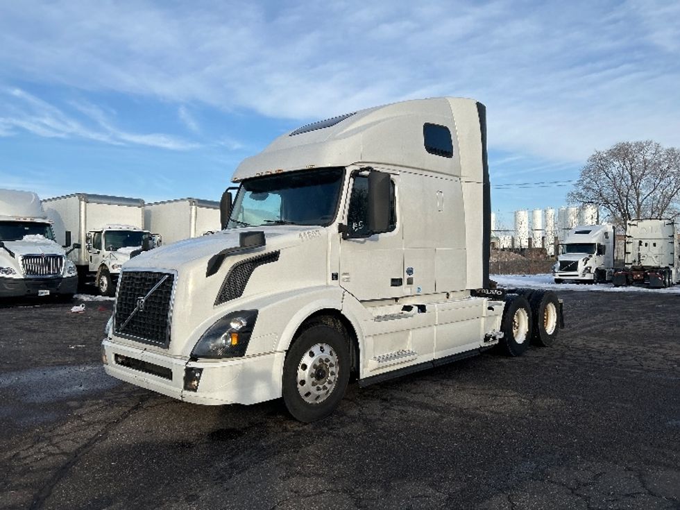 Sleeper Tractor-Heavy Duty Tractors-Volvo-2016-VNL64T670-Roseville-MN-792,064\n\t\tmiles-$ 14,500 - Image 3