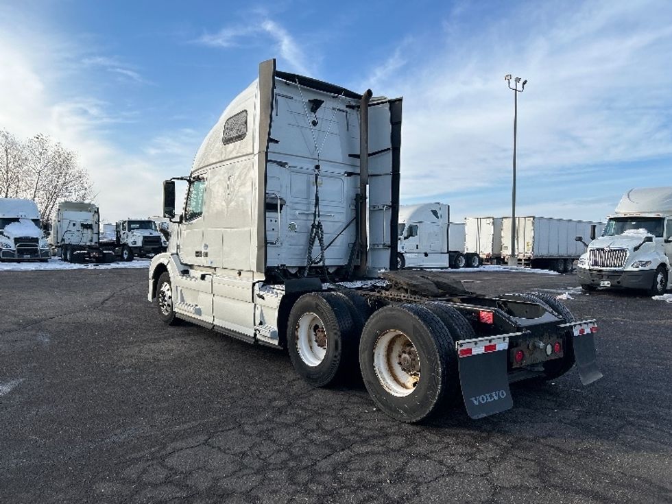 Sleeper Tractor-Heavy Duty Tractors-Volvo-2016-VNL64T670-Roseville-MN-792,064\n\t\tmiles-$ 14,500 - Image 5