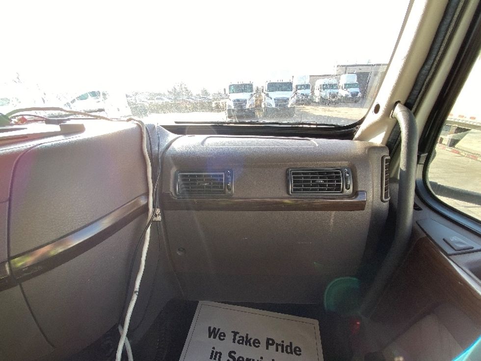 Sleeper Tractor-Heavy Duty Tractors-Volvo-2016-VNL64T670-Salt Lake City-UT-727,214\n\t\tmiles-$ 34,500 - Image 14