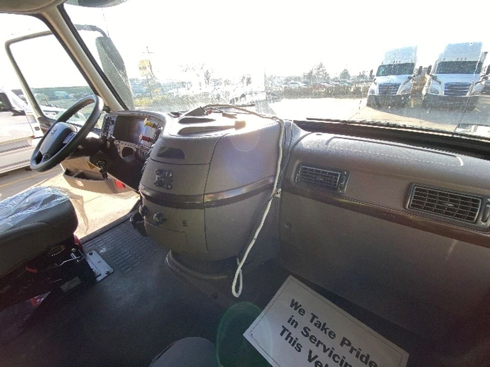 Sleeper Tractor-Heavy Duty Tractors-Volvo-2016-VNL64T670-Salt Lake City-UT-727,214\n\t\tmiles-$ 34,500 - Image 15