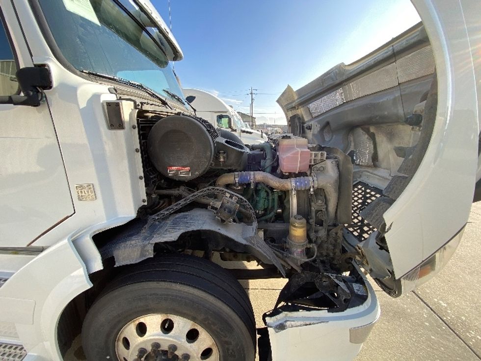 Sleeper Tractor-Heavy Duty Tractors-Volvo-2016-VNL64T670-Salt Lake City-UT-727,214\n\t\tmiles-$ 34,500 - Image 20