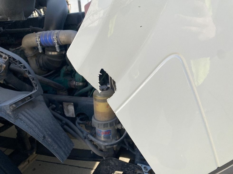 Sleeper Tractor-Heavy Duty Tractors-Volvo-2016-VNL64T670-Salt Lake City-UT-727,214\n\t\tmiles-$ 34,500 - Image 23