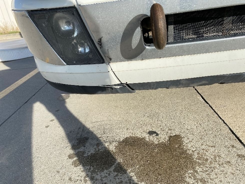 Sleeper Tractor-Heavy Duty Tractors-Volvo-2016-VNL64T670-Salt Lake City-UT-727,214\n\t\tmiles-$ 34,500 - Image 24