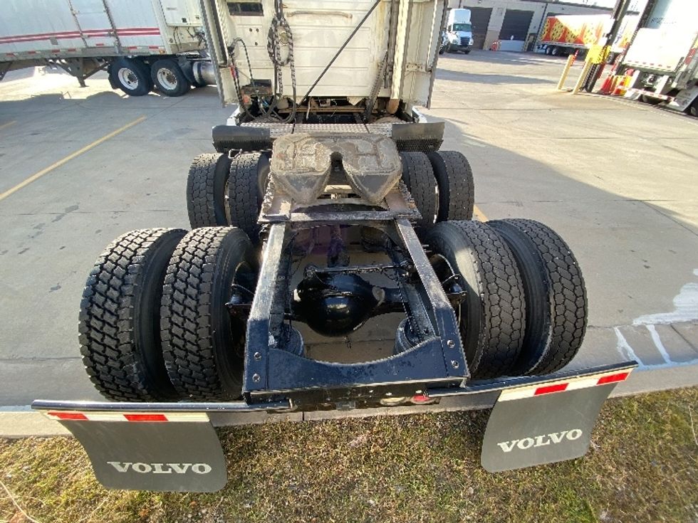 Sleeper Tractor-Heavy Duty Tractors-Volvo-2016-VNL64T670-Salt Lake City-UT-727,214\n\t\tmiles-$ 34,500 - Image 6