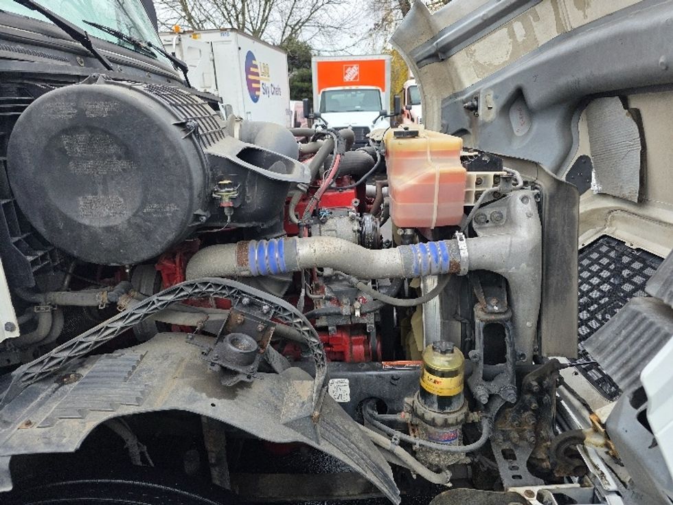 Sleeper Tractor-Heavy Duty Tractors-Volvo-2016-VNL64T670-Tukwila-WA-364,455\n\t\tmiles-$ 46,750 - Image 20