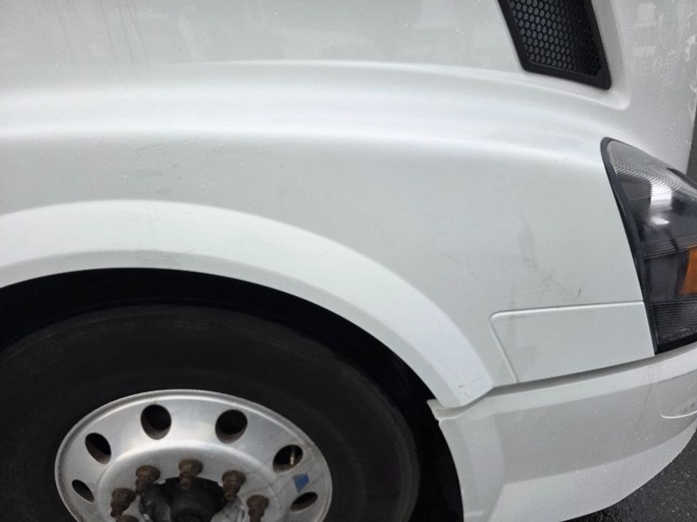 Sleeper Tractor-Heavy Duty Tractors-Volvo-2016-VNL64T670-Tukwila-WA-364,455\n\t\tmiles-$ 46,750 - Image 26