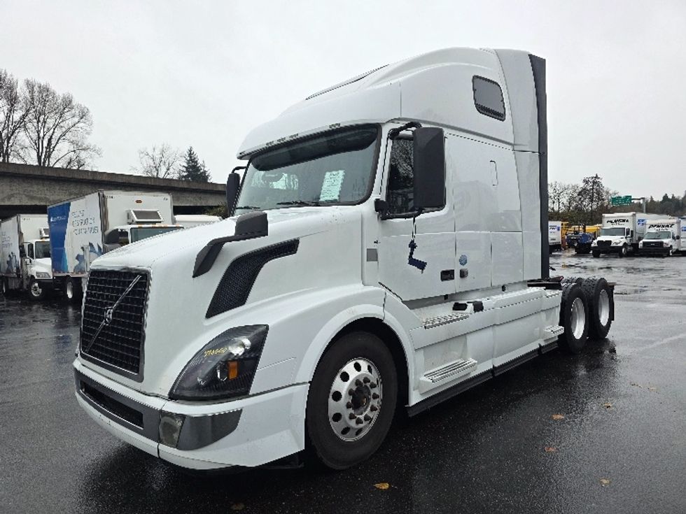 Sleeper Tractor-Heavy Duty Tractors-Volvo-2016-VNL64T670-Tukwila-WA-364,455\n\t\tmiles-$ 46,750 - Image 3