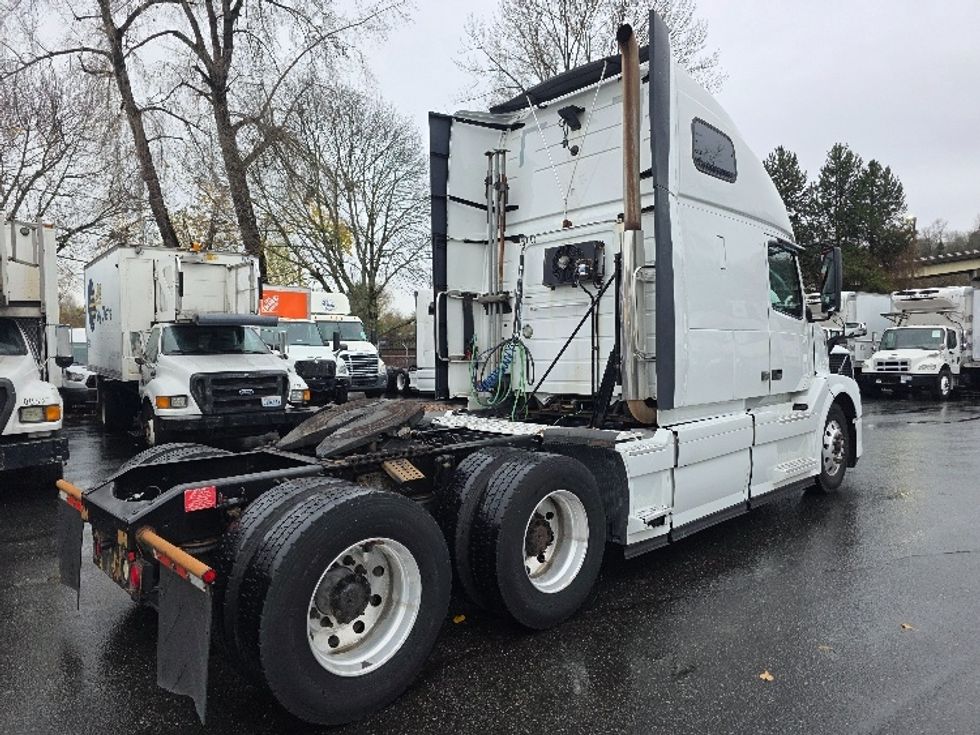 Sleeper Tractor-Heavy Duty Tractors-Volvo-2016-VNL64T670-Tukwila-WA-364,455\n\t\tmiles-$ 46,750 - Image 7