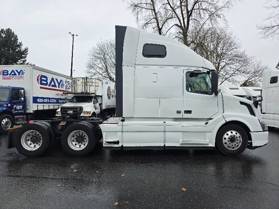 Sleeper Tractor-Heavy Duty Tractors-Volvo-2016-VNL64T670-Tukwila-WA-364,455\n\t\tmiles-$ 46,750 - Image 8