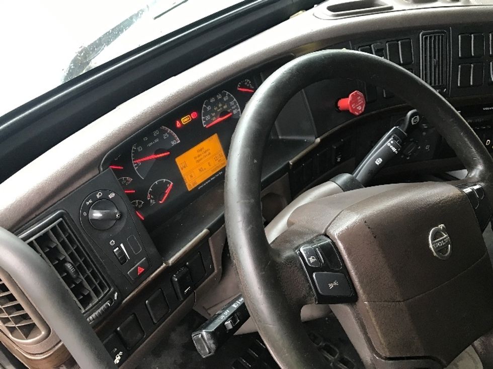 Sleeper Tractor-Heavy Duty Tractors-Volvo-2016-VNL64T670-Tukwila-WA-543,797\n\t\tmiles-$ 41,250 - Image 11