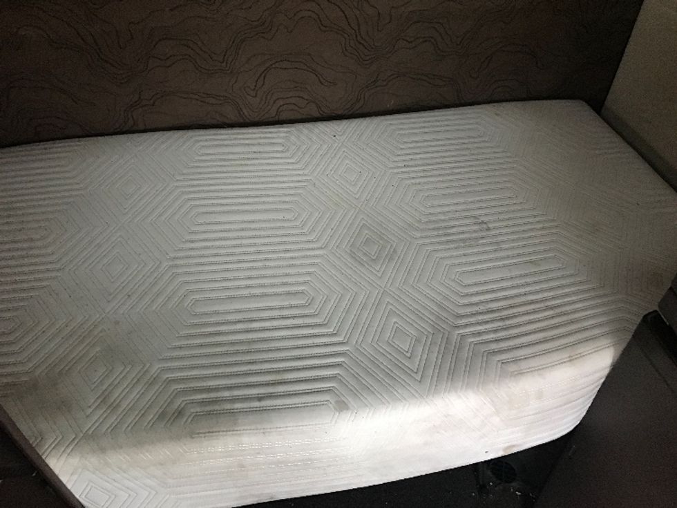 Sleeper Tractor-Heavy Duty Tractors-Volvo-2016-VNL64T670-Tukwila-WA-543,797\n\t\tmiles-$ 41,250 - Image 17