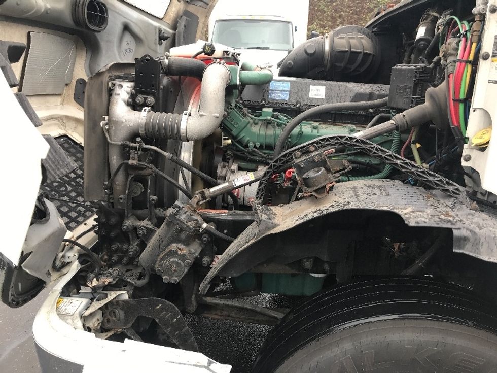 Sleeper Tractor-Heavy Duty Tractors-Volvo-2016-VNL64T670-Tukwila-WA-543,797\n\t\tmiles-$ 41,250 - Image 21