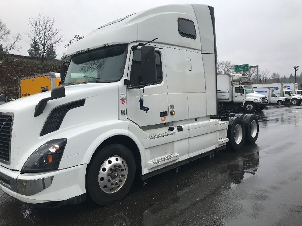 Sleeper Tractor-Heavy Duty Tractors-Volvo-2016-VNL64T670-Tukwila-WA-543,797\n\t\tmiles-$ 41,250 - Image 3