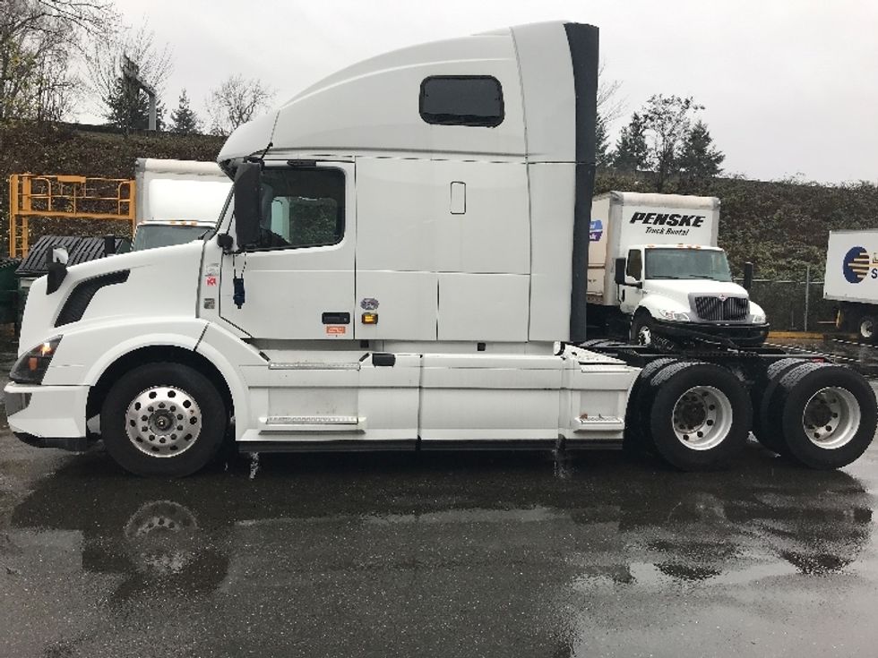 Sleeper Tractor-Heavy Duty Tractors-Volvo-2016-VNL64T670-Tukwila-WA-543,797\n\t\tmiles-$ 41,250 - Image 4