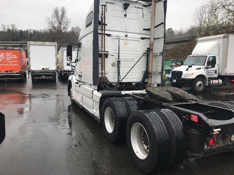 Sleeper Tractor-Heavy Duty Tractors-Volvo-2016-VNL64T670-Tukwila-WA-543,797\n\t\tmiles-$ 41,250 - Image 5