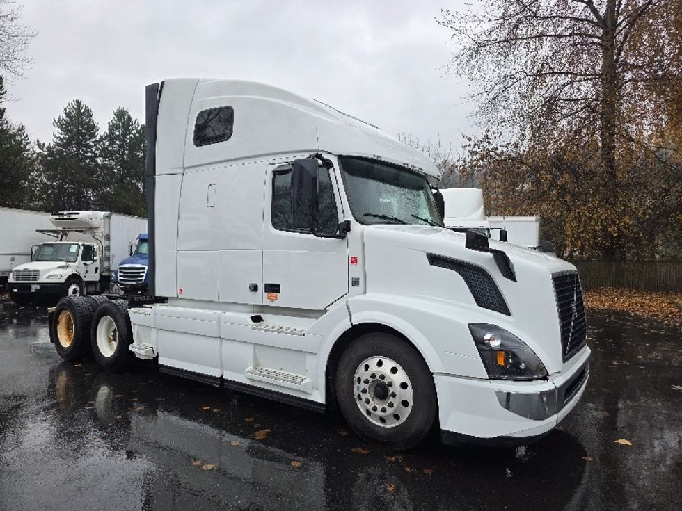 Sleeper Tractor-Heavy Duty Tractors-Volvo-2016-VNL64T670-Tukwila-WA-548,996\n\t\tmiles-$ 42,500 - Image 1