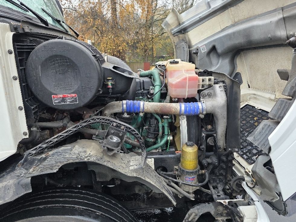 Sleeper Tractor-Heavy Duty Tractors-Volvo-2016-VNL64T670-Tukwila-WA-548,996\n\t\tmiles-$ 42,500 - Image 20