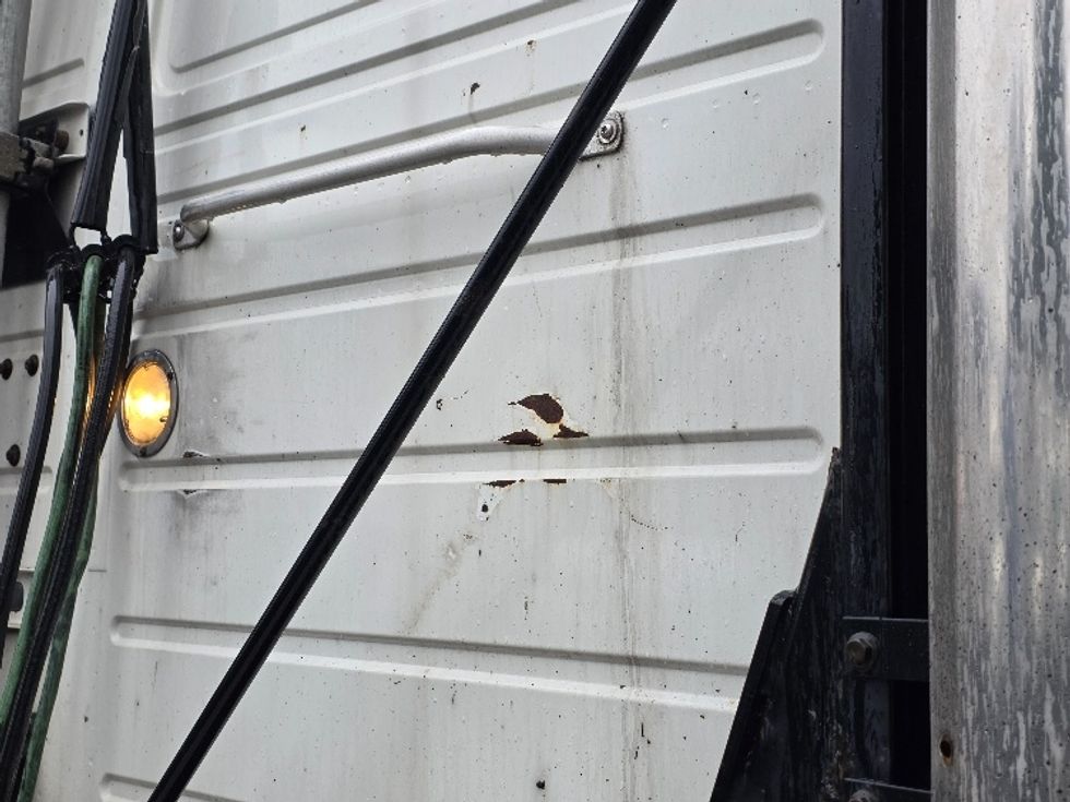 Sleeper Tractor-Heavy Duty Tractors-Volvo-2016-VNL64T670-Tukwila-WA-548,996\n\t\tmiles-$ 42,500 - Image 23