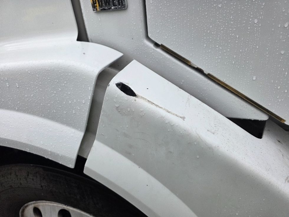 Sleeper Tractor-Heavy Duty Tractors-Volvo-2016-VNL64T670-Tukwila-WA-548,996\n\t\tmiles-$ 42,500 - Image 24