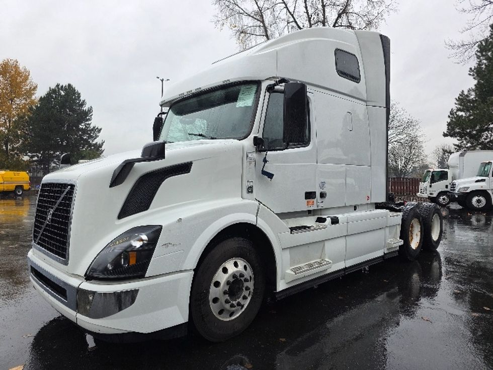 Sleeper Tractor-Heavy Duty Tractors-Volvo-2016-VNL64T670-Tukwila-WA-548,996\n\t\tmiles-$ 42,500 - Image 3