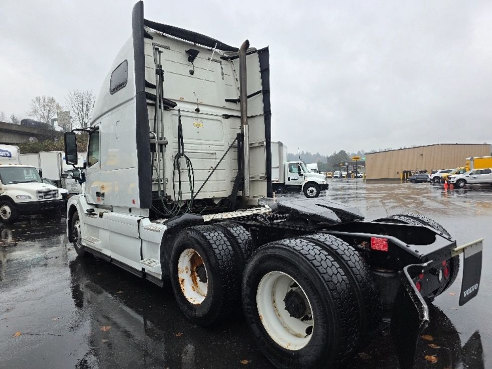 Sleeper Tractor-Heavy Duty Tractors-Volvo-2016-VNL64T670-Tukwila-WA-548,996\n\t\tmiles-$ 42,500 - Image 5