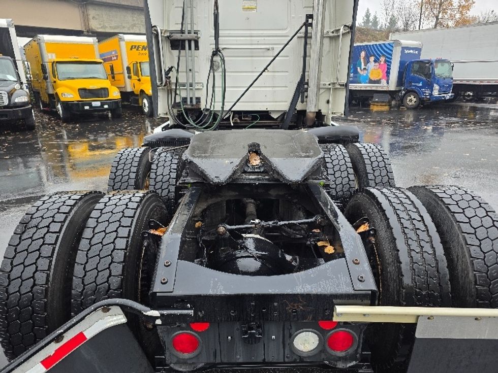 Sleeper Tractor-Heavy Duty Tractors-Volvo-2016-VNL64T670-Tukwila-WA-548,996\n\t\tmiles-$ 42,500 - Image 6