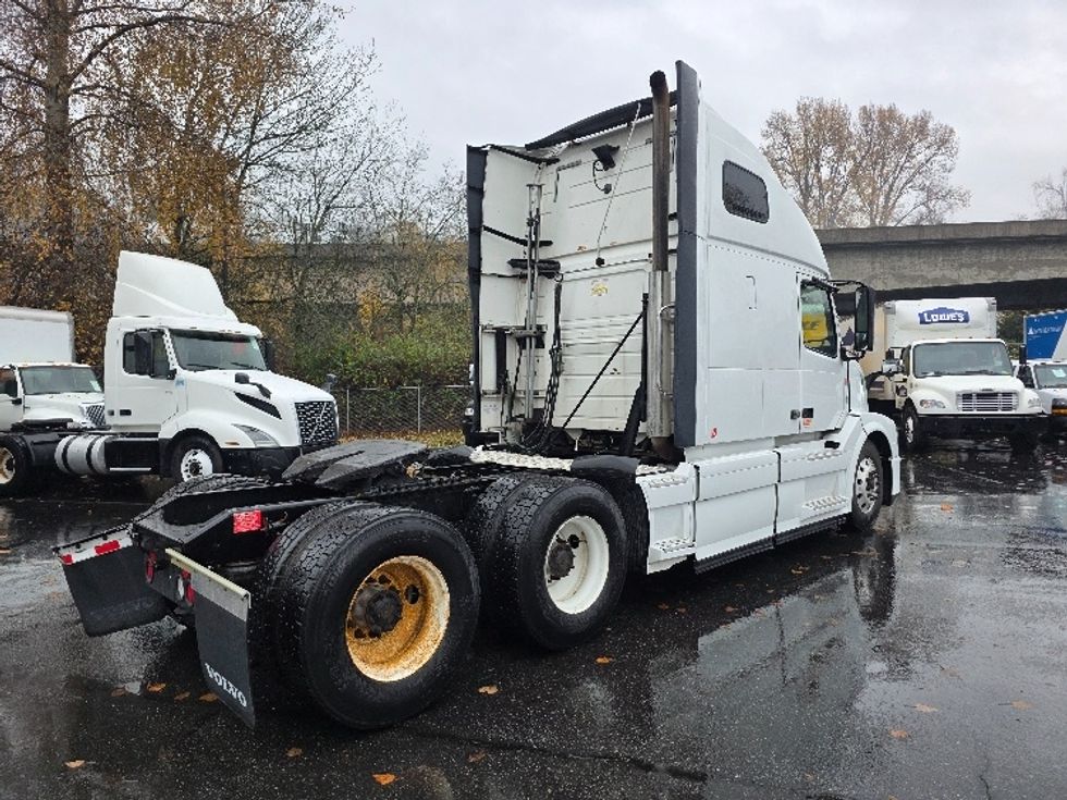 Sleeper Tractor-Heavy Duty Tractors-Volvo-2016-VNL64T670-Tukwila-WA-548,996\n\t\tmiles-$ 42,500 - Image 7