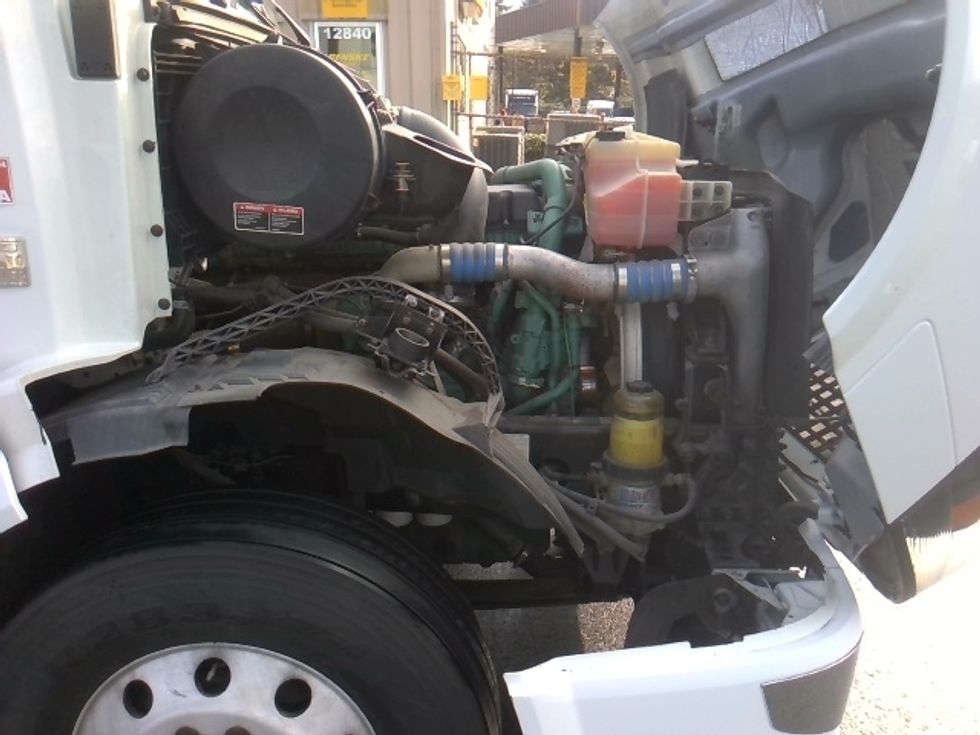 Sleeper Tractor-Heavy Duty Tractors-Volvo-2016-VNL64T670-Tukwila-WA-643,342\n\t\tmiles-$ 37,000 - Image 20