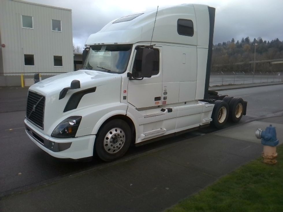 Sleeper Tractor-Heavy Duty Tractors-Volvo-2016-VNL64T670-Tukwila-WA-643,342\n\t\tmiles-$ 37,000 - Image 3